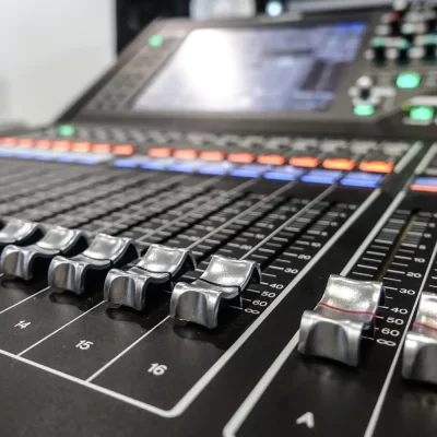 Mesa de som profissional para controle de áudio em eventos